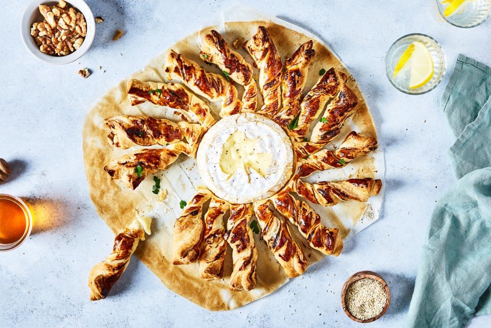 Camembert au four en tarte du soleil