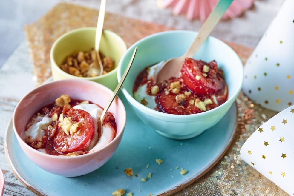 Encas au yaourt et à la compote de prunes et figues