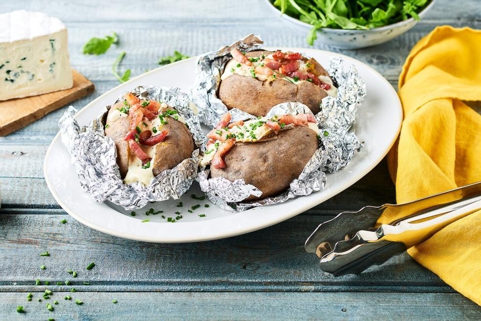 Pommes de terre en papillote au bleu d'auvergne et lardons