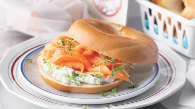 Bagel au saumon et chèvre frais