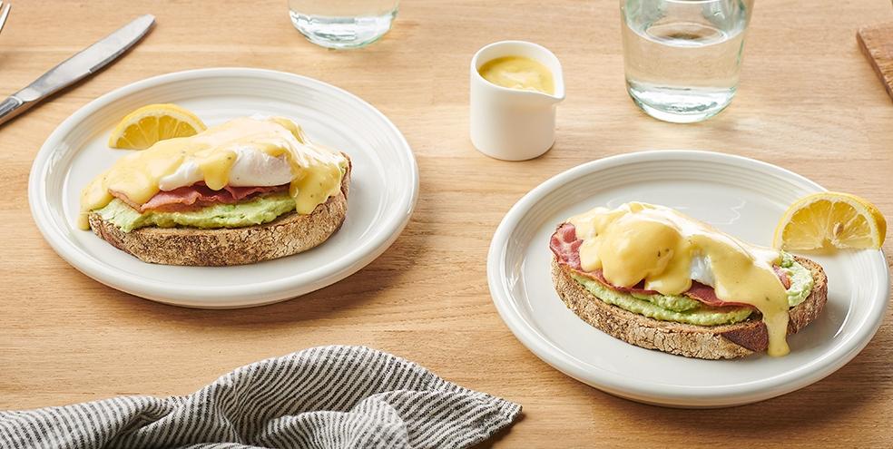 Œufs Bénédicte à l'avocat et au bacon