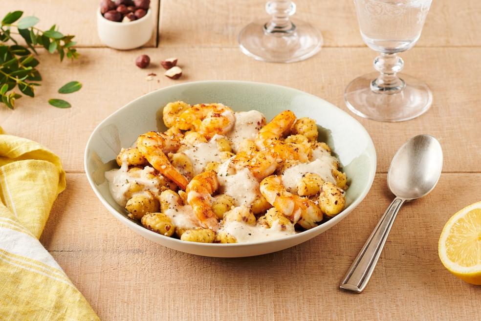 Gnocchis au citron, crevettes, noisettes et crème de chou rave