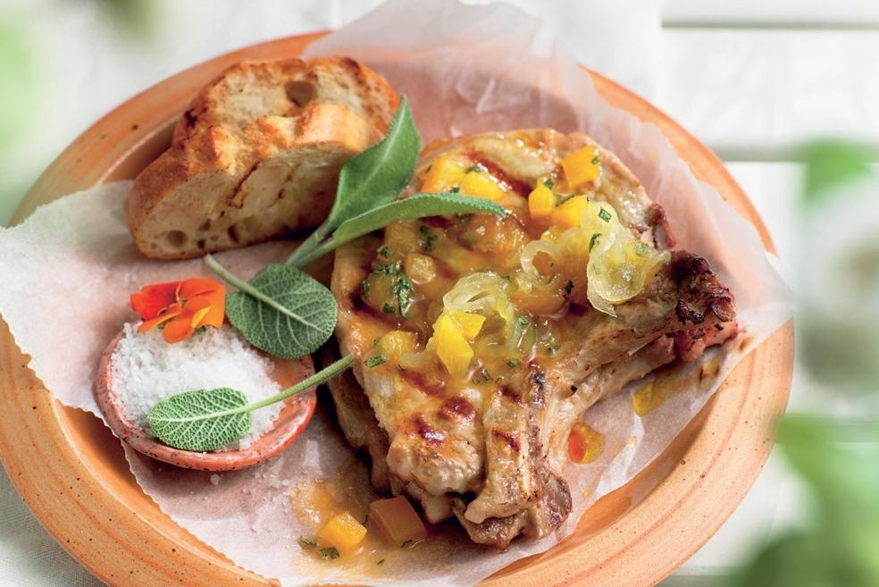 Côtes de porc, sauce à la pêche