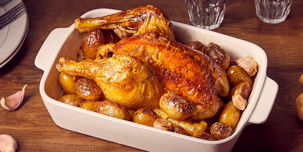 Poulet rôti et pommes de terre au four