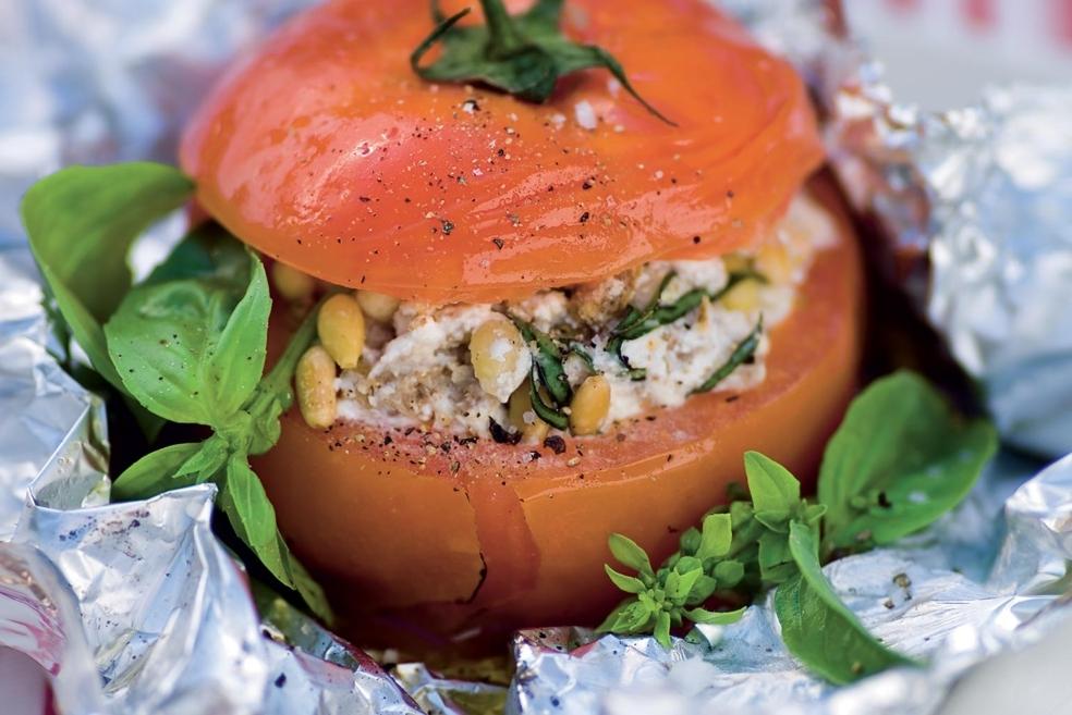 Tomate farcie au chèvre en papillote