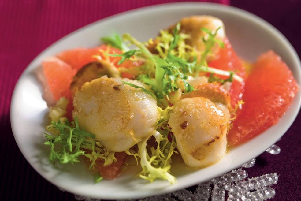 Noix de Saint-Jacques au gingembre et pamplemousse