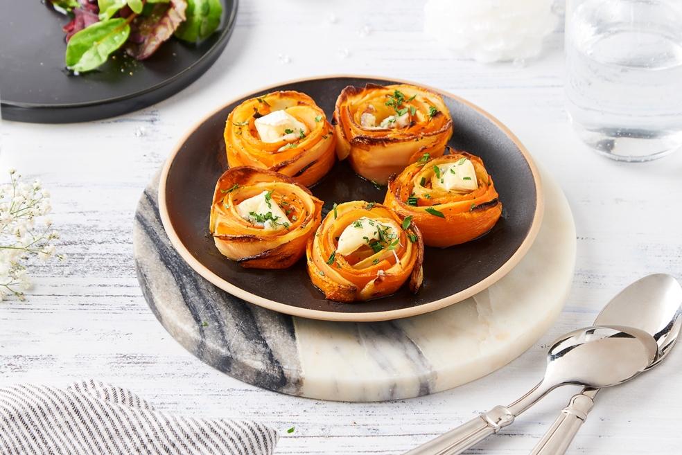 Roses de pommes de terre, carotte au coeur de bleu