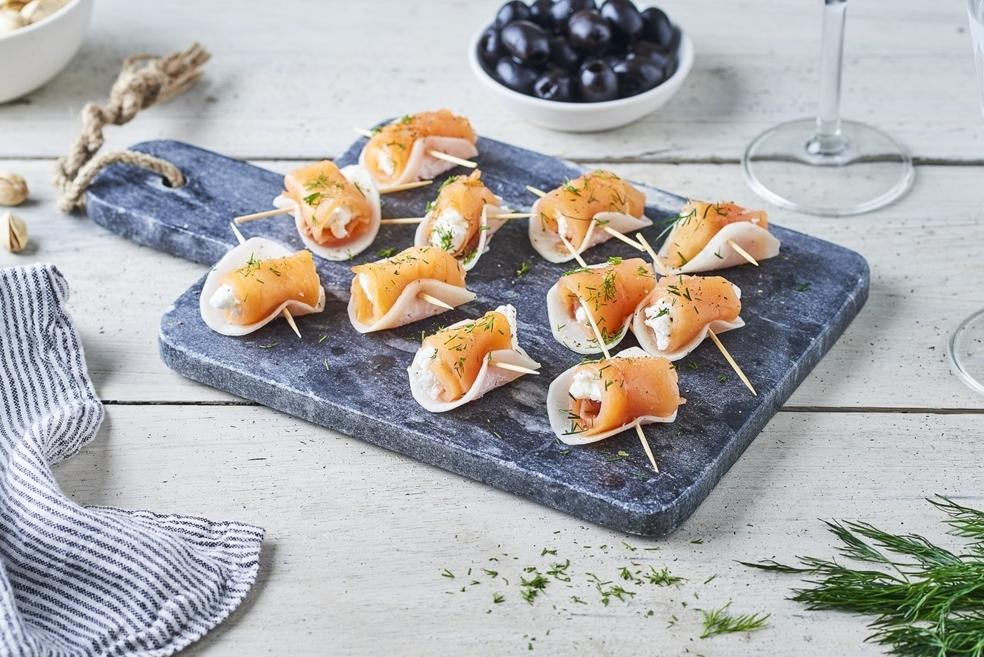 Rondelles de radis noir au fromage frais et saumon fumé