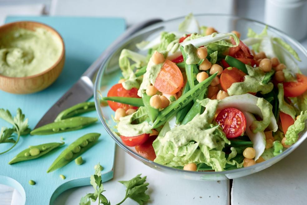 Salade de légumes verts et pois chiche, crème au persil