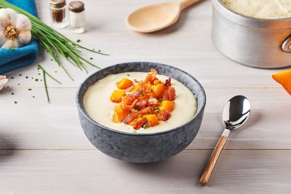 Velouté d’ail au bacon