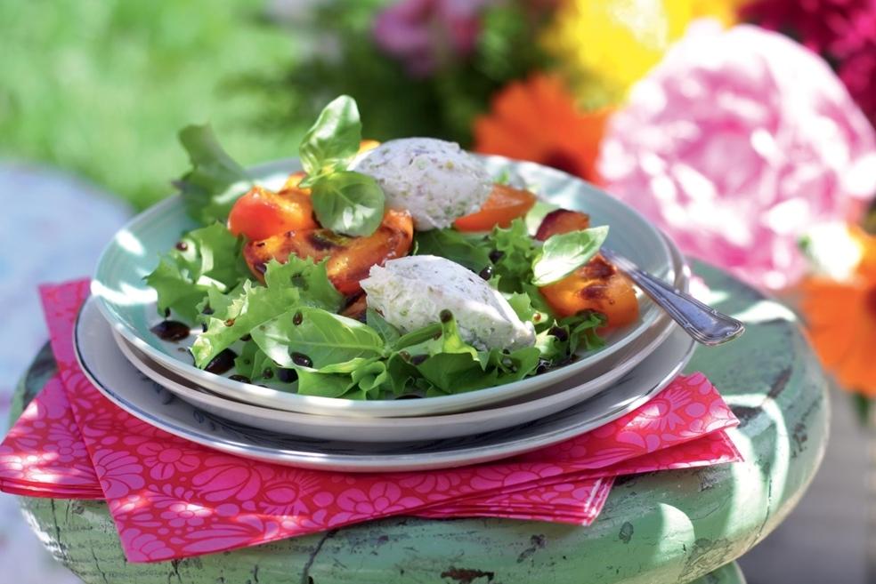 Salade aux abricots rôtis et basilic