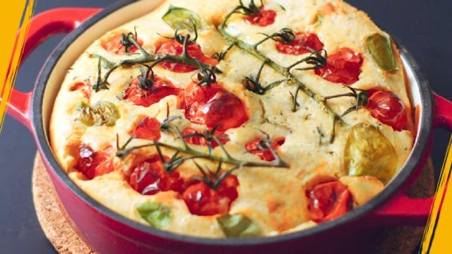 Clafoutis de tomates cerises, parmesan et basilic