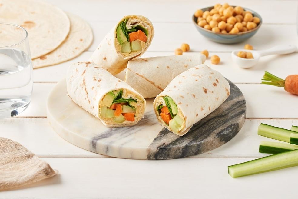 Wraps de hoummous aux épinards et crudités