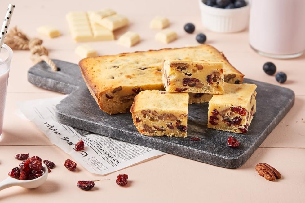 Brownie blanc canneberges, pécan, chocolat blanc