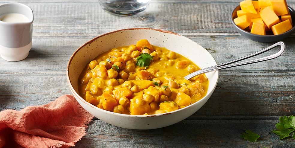 Curry de potimarron au lait de coco, pois chiches et coriandre