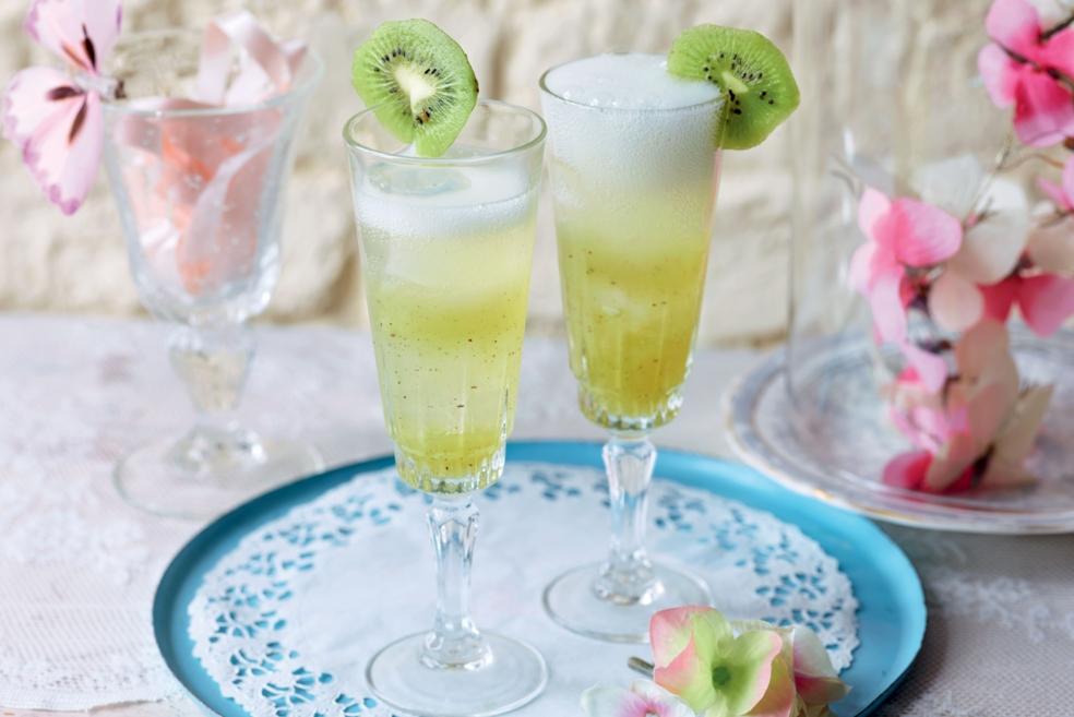 Cocktail aux kiwis et à la menthe