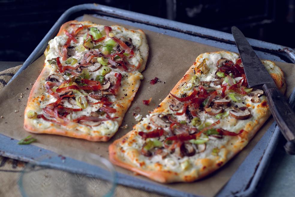 Tarte flambée aux champignons et lardons