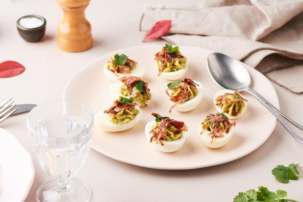Œufs farcies au guacamole et bacon