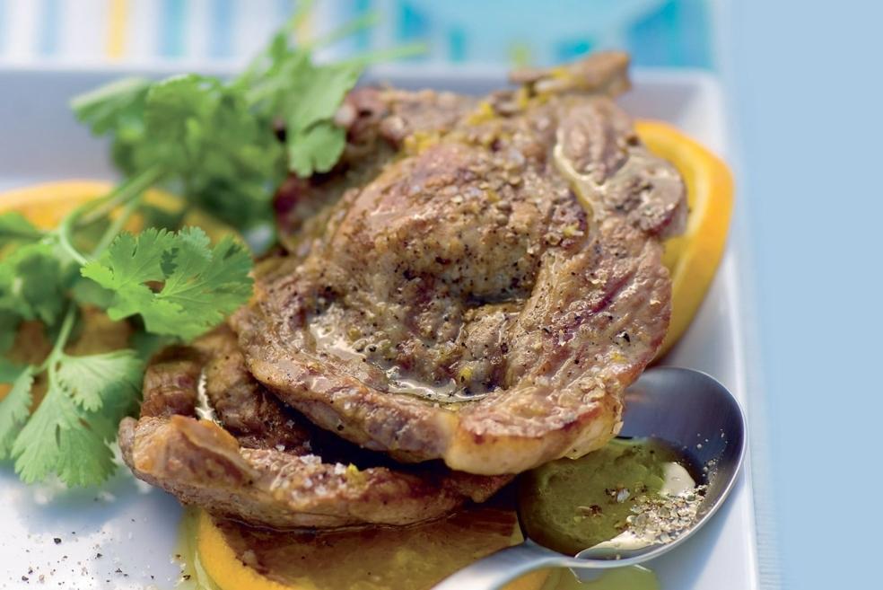 Côtelettes en marinade d’huile à la coriandre