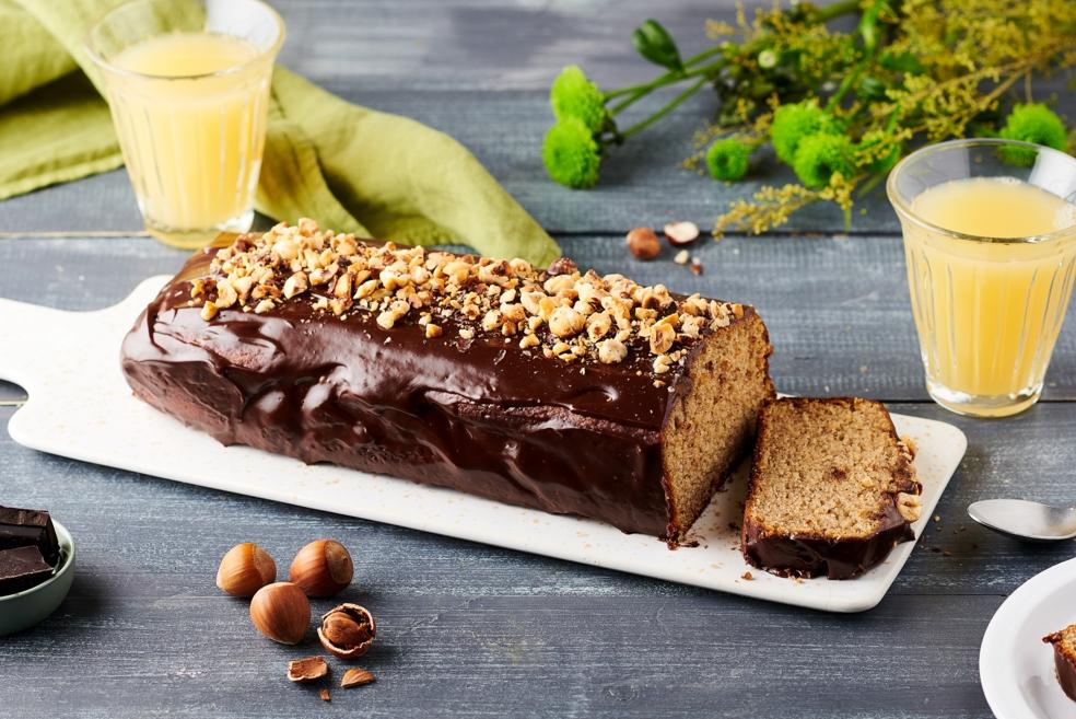 Cake aux noisettes, ganache au praliné et noisettes concassées
