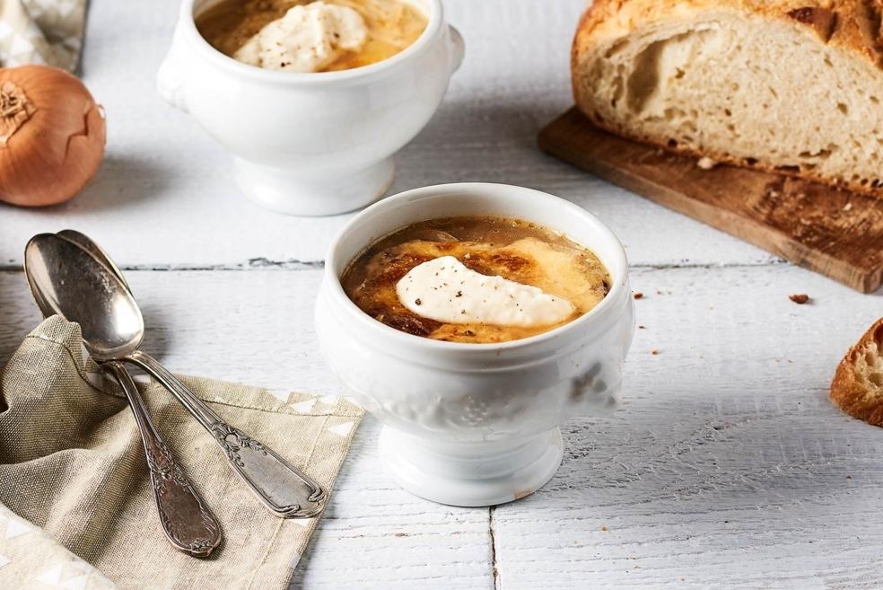 Soupe à l'oignon et crème de parmesan