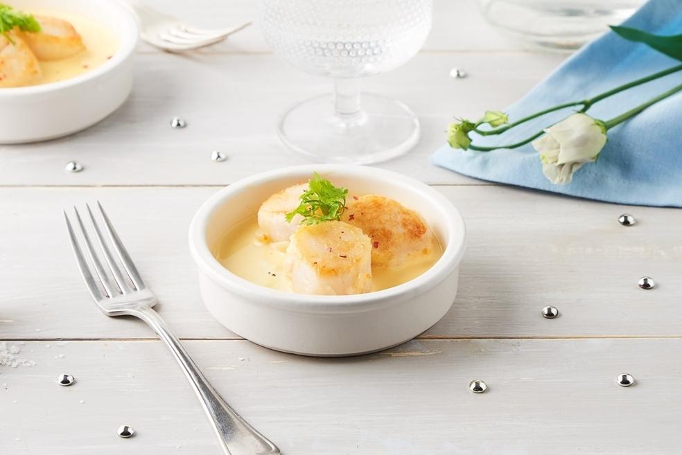 Cassolettes de saint-jacques au champagne