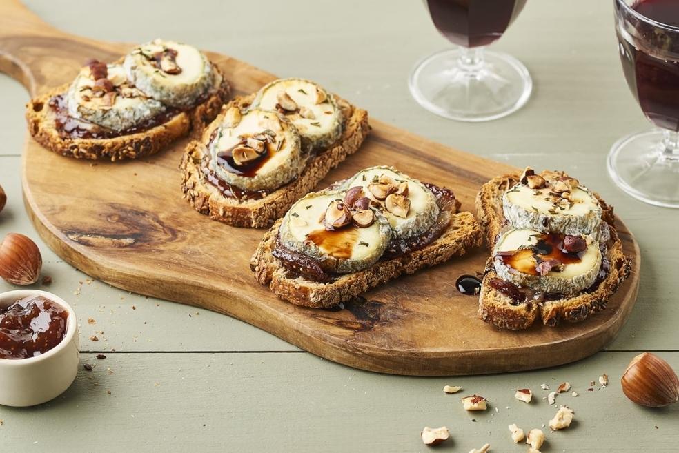 Tartine de chèvre gratiné et confiture de figue