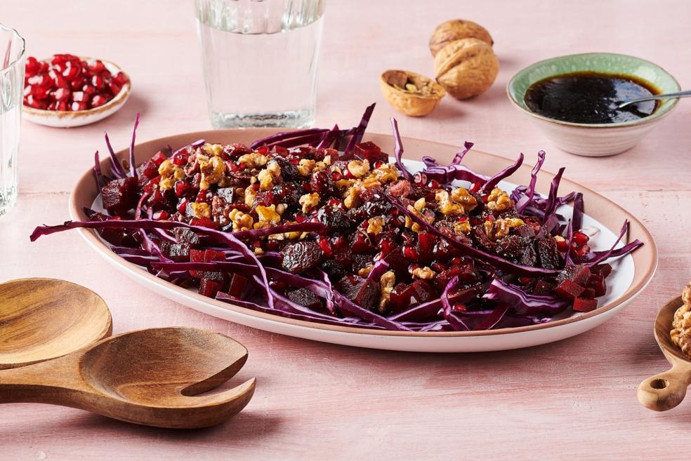 Salade d'hiver, chou rouge, betterave et grenade