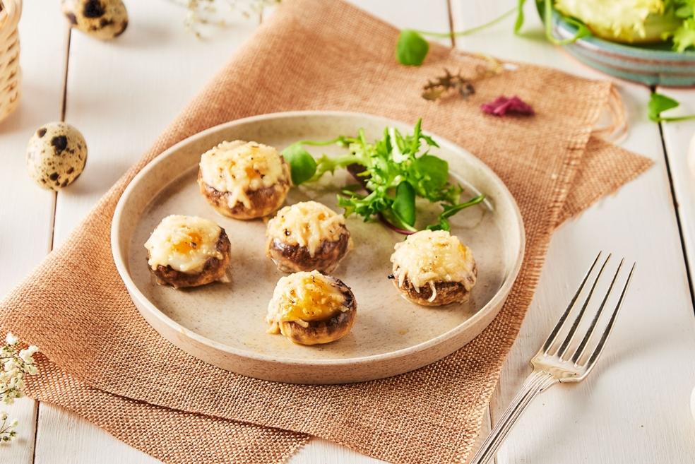 Champignons farcis aux œufs de caille