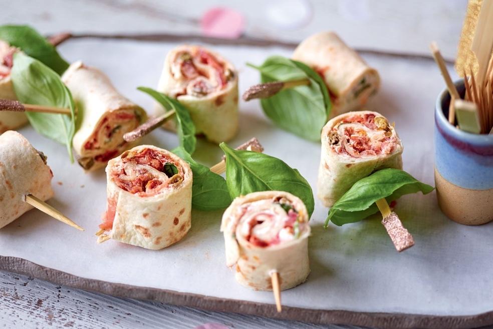 Roulés de tortillas au jambon de parme et crème à la tomate