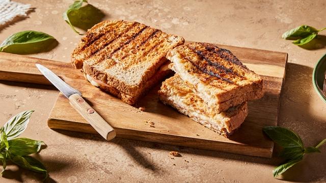 Croque à la mortadelle et mozzarella