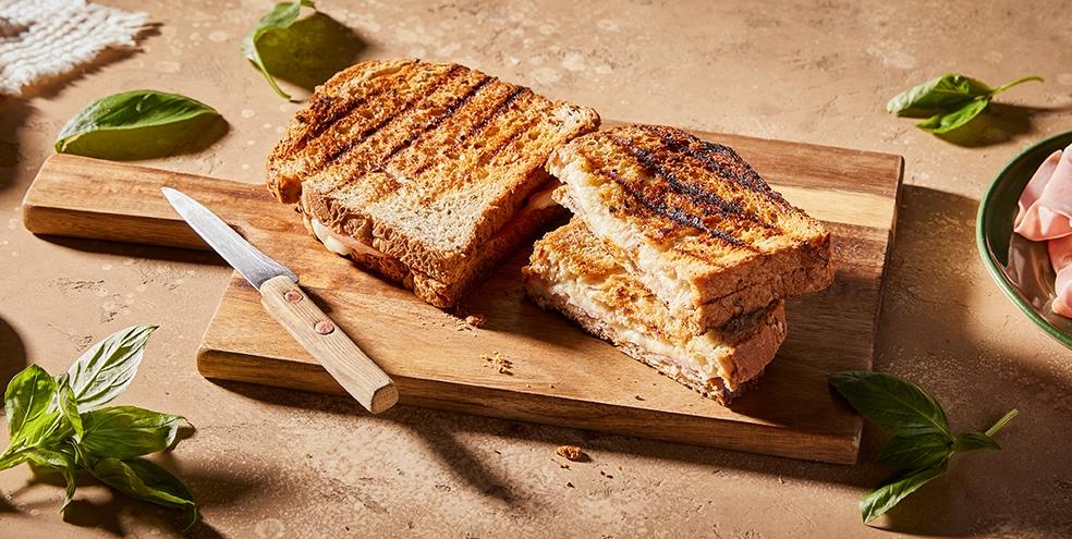 Croque à la mortadelle et mozzarella