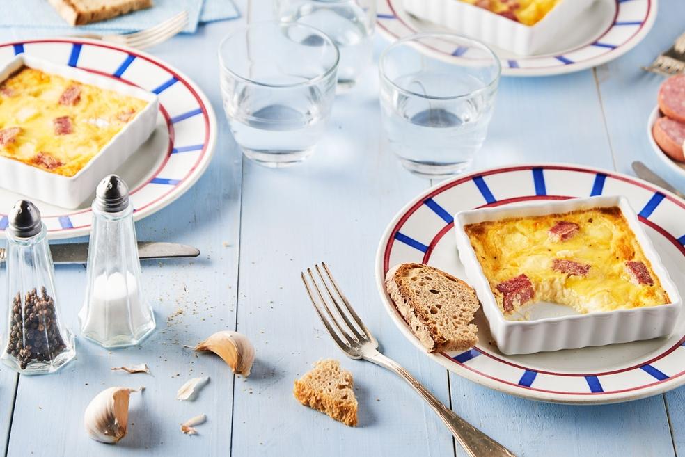 Clafoutis au Saint-Marcellin et saucisson à l’ail