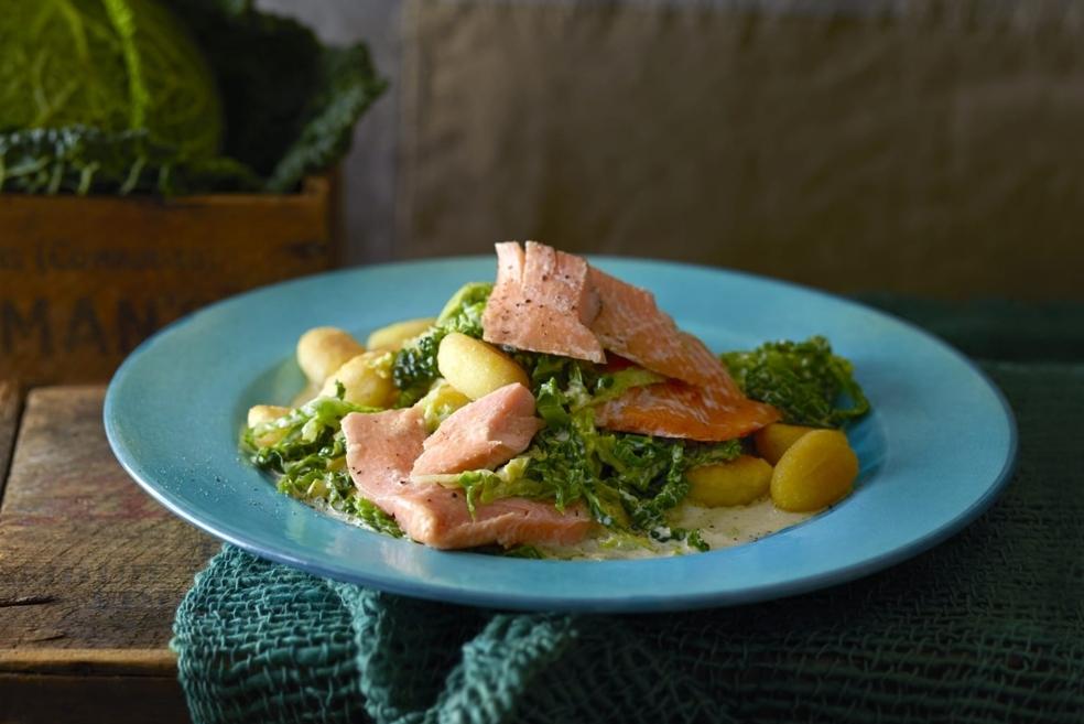 Curry de saumon et chou accompagné de gnocchi