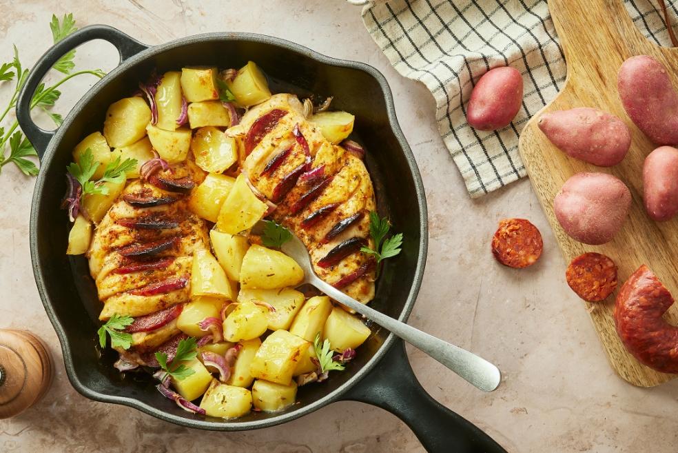 Filet de poulet au chorizo et pommes de terre au four