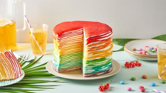 Gâteau de crêpes arc en ciel