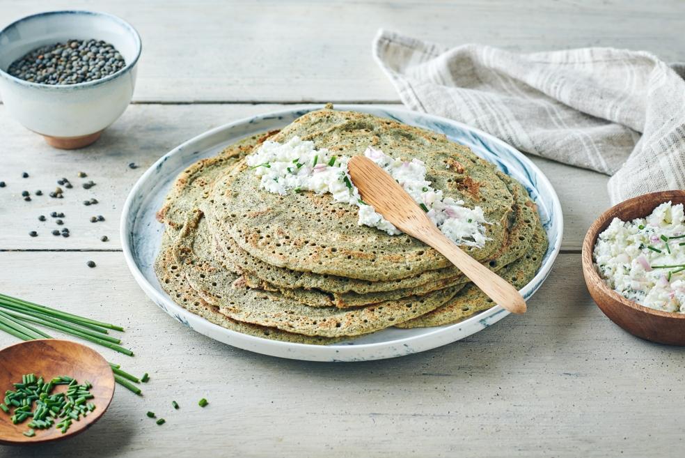 Crêpes de lentilles vertes et fromage frais aux herbes