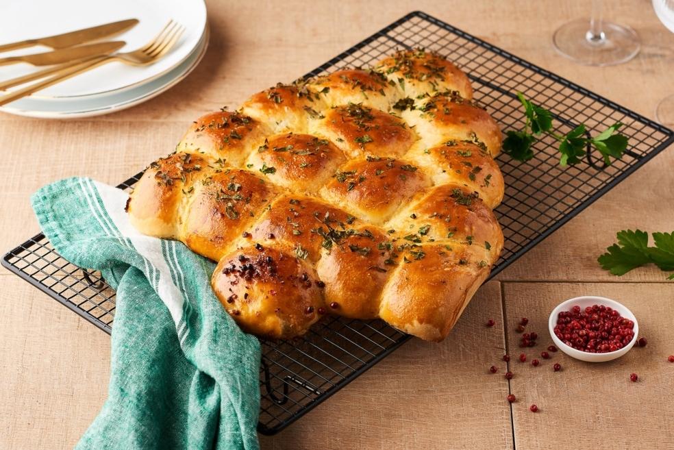 Buns à partager en forme de sapin au crabe et champignons