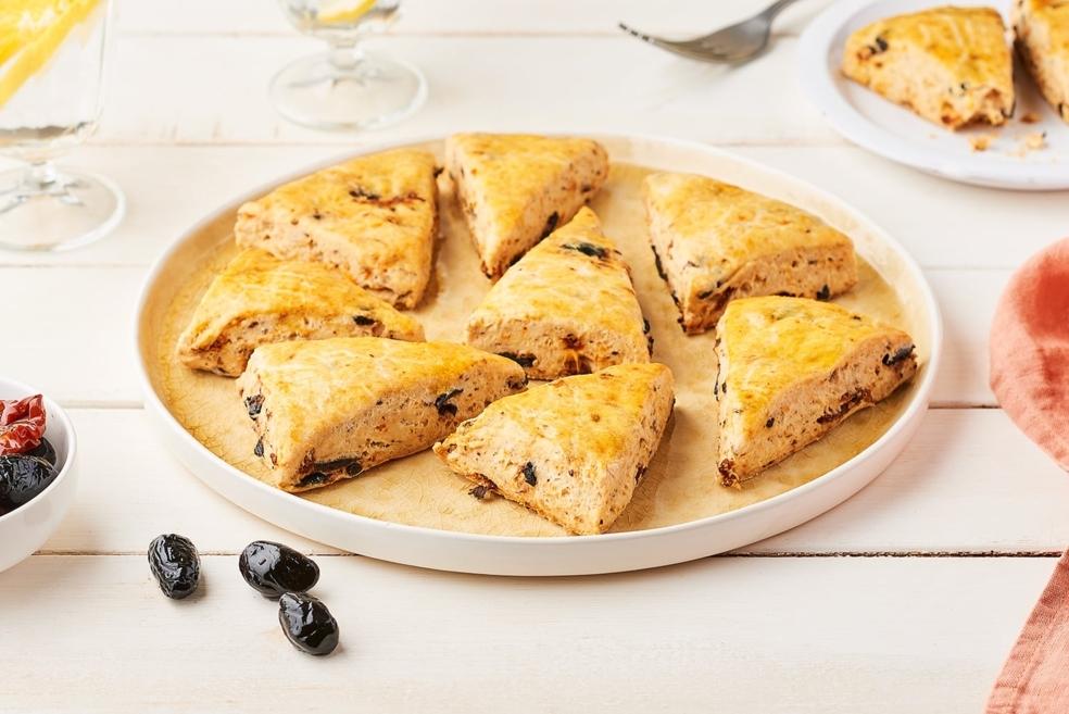 Scones à la tomate séchée et olives noires