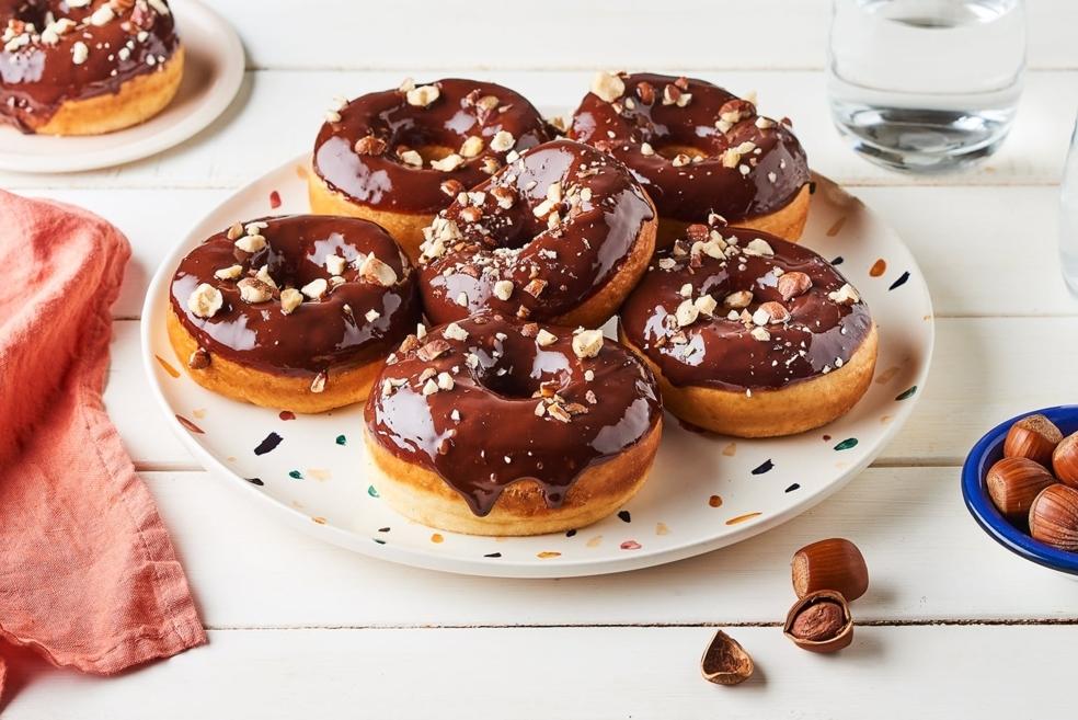 Donuts vanille et glaçage chocolat