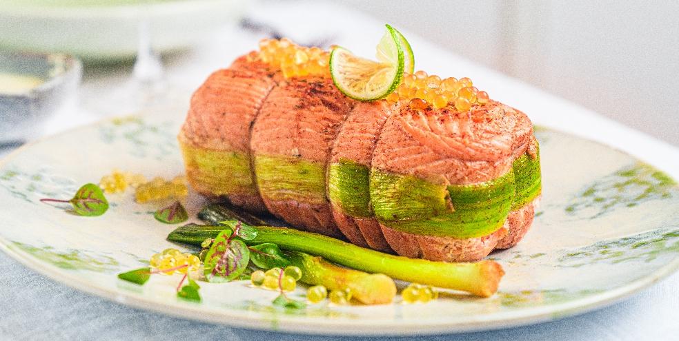 Rôti de saumon chèvre-ciboulette, sauce citronnée