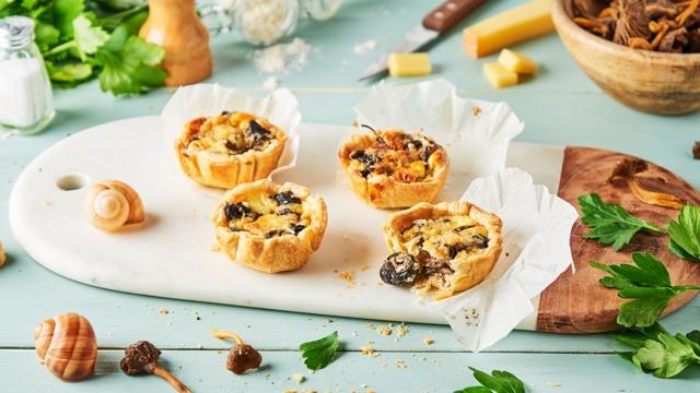 Tartelettes aux girolles, escargots et Comté