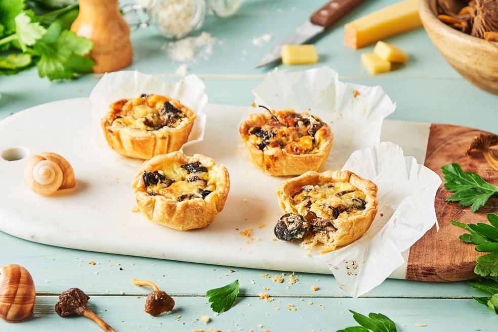 Tartelettes aux girolles, escargots et Comté