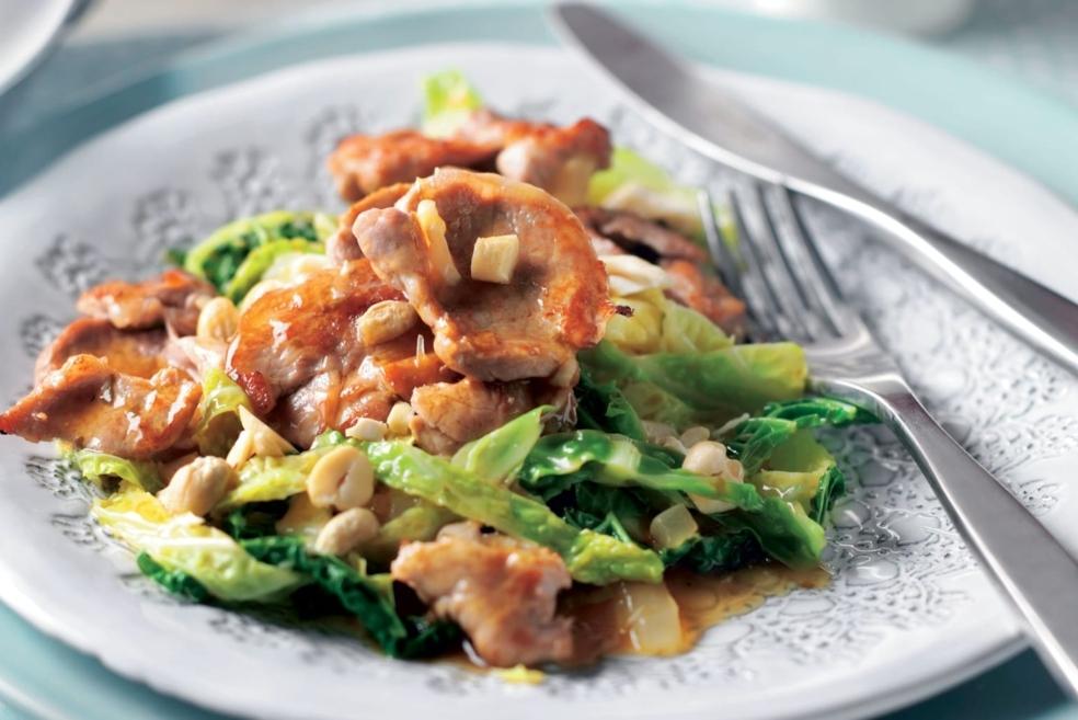 Escalope de porc, chou et noix de cajou