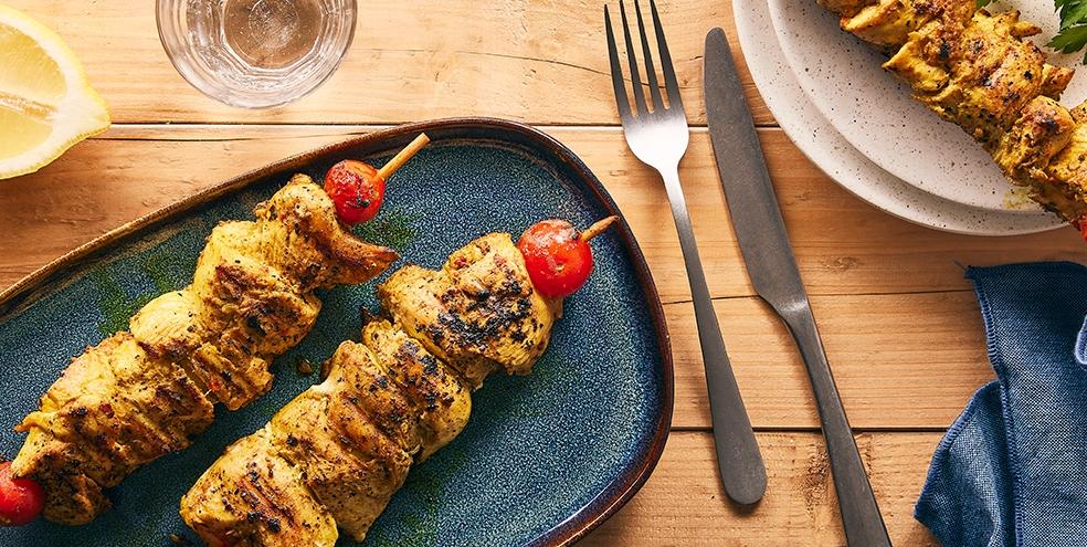 Brochettes de poulet au citron et aux herbes
