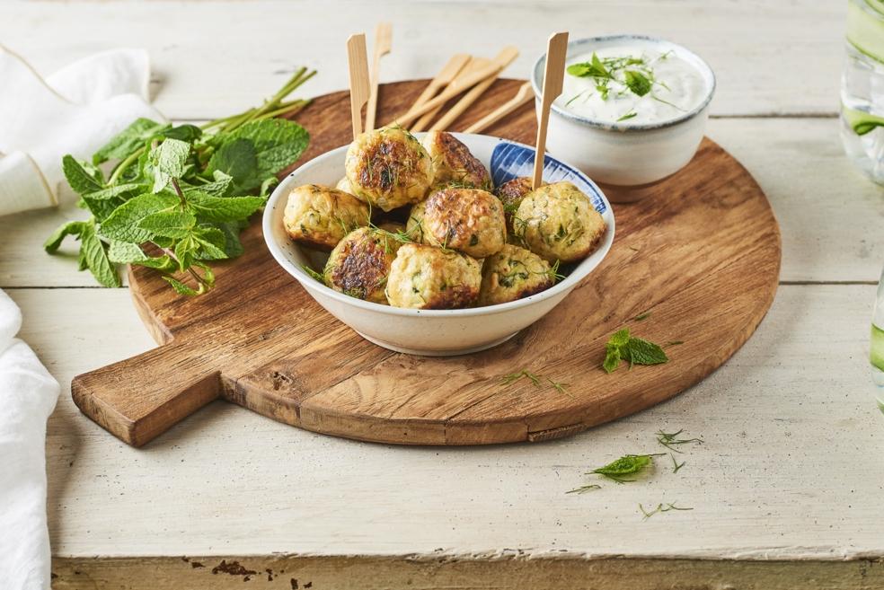 Boulettes de poulet à la courgette et sa sauce au yaourt