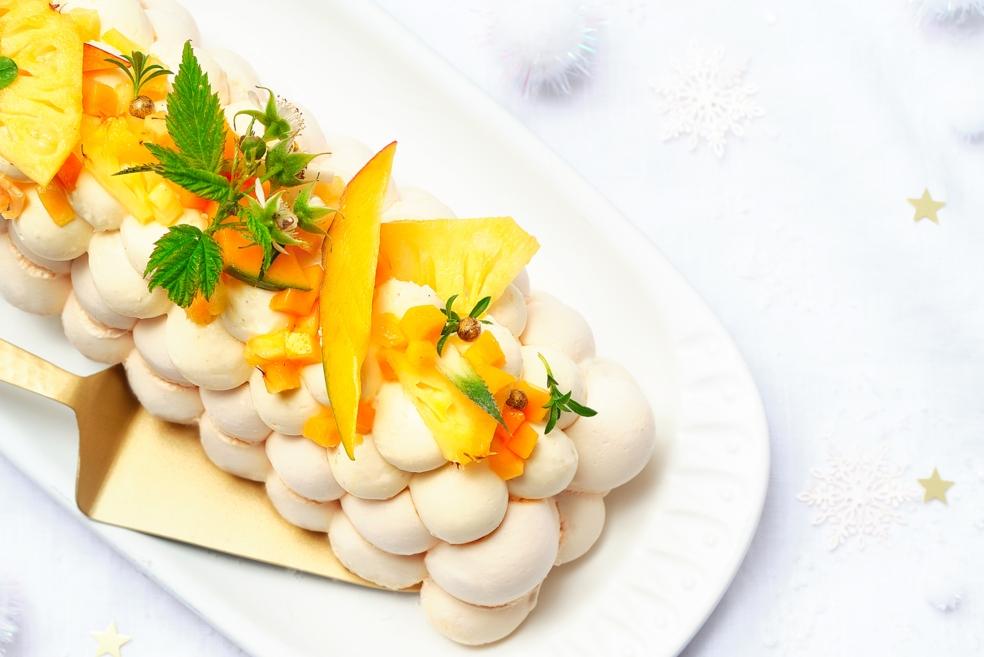Bûche pavlova aux fruits exotiques