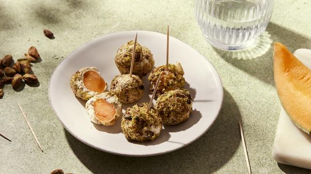 Billes de melon au chèvre et aux pistaches