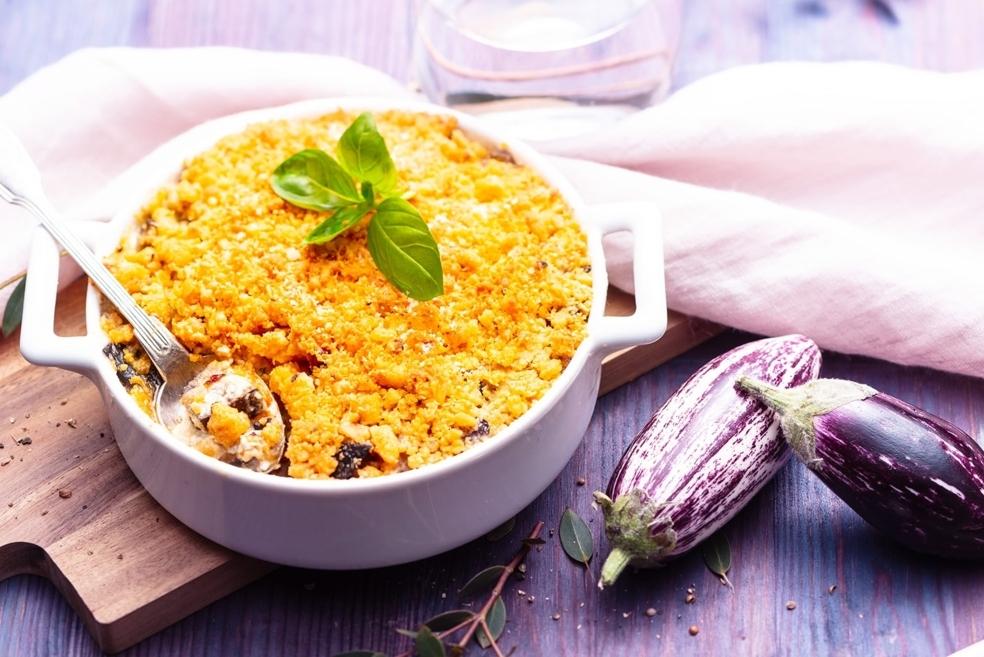 Crumble d'aubergine, basilic et chèvre