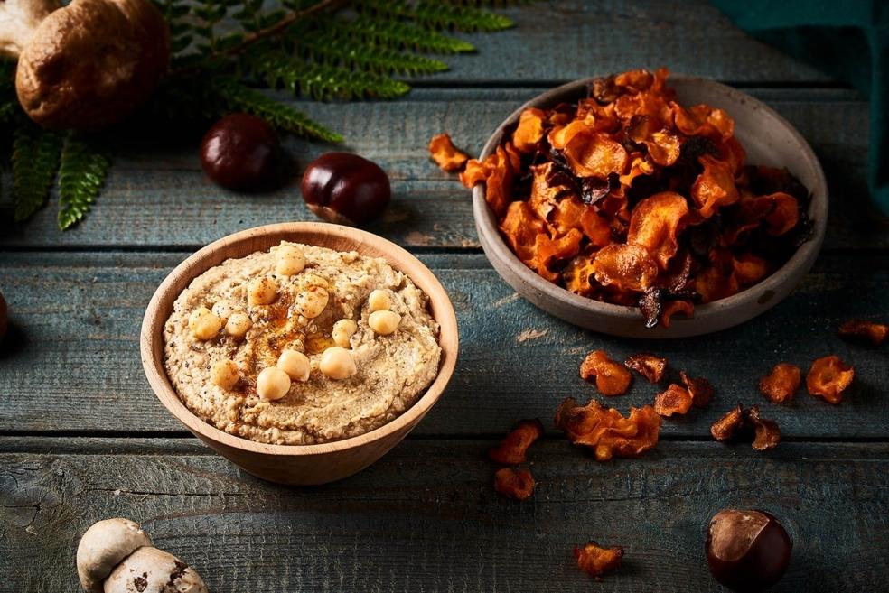 Houmous aux champignons et ses chips de carottes des sables